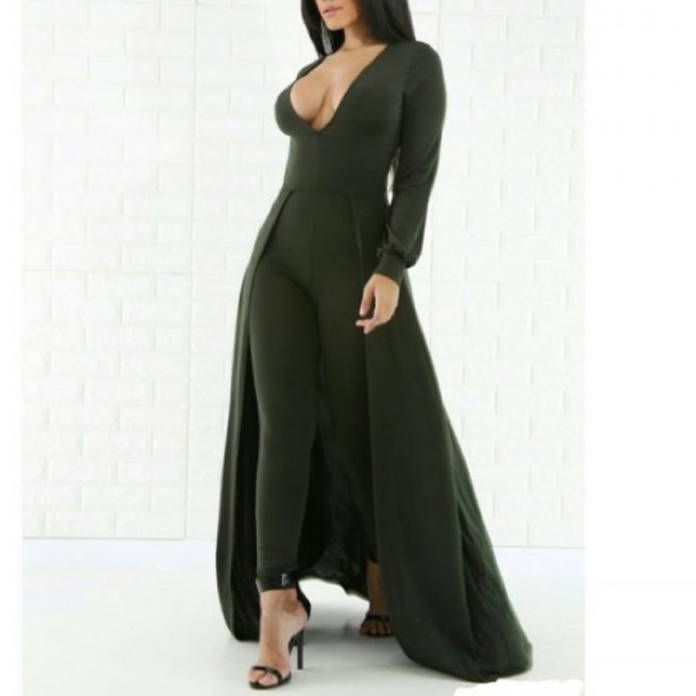 💫 BLACK JUMPSUIT WITH CAPE SKIRT💫